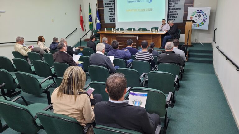 Read more about the article Prefeitos debatem assuntos importantes em Assembleia